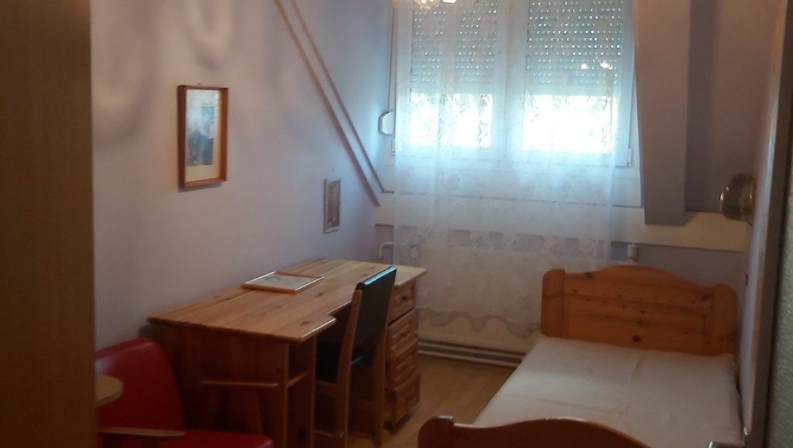 Vezér utcai telepen eladó ikerház